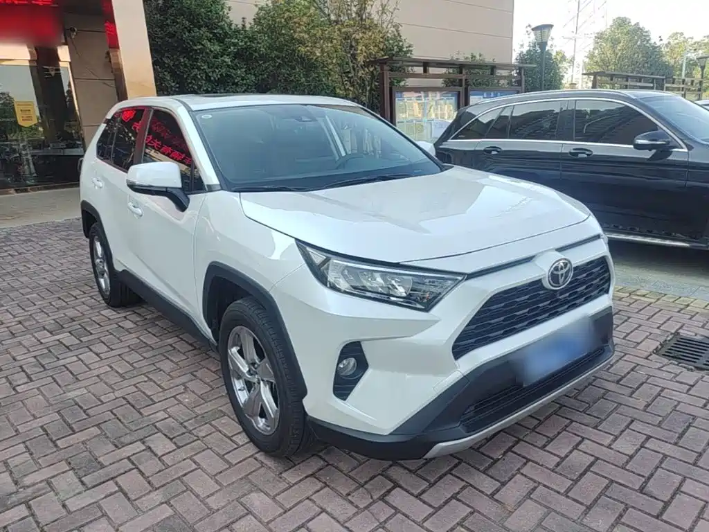 Toyota RAV4 — фото 4