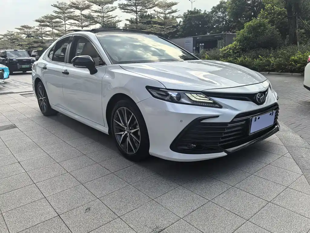 Toyota Camry — фото 3