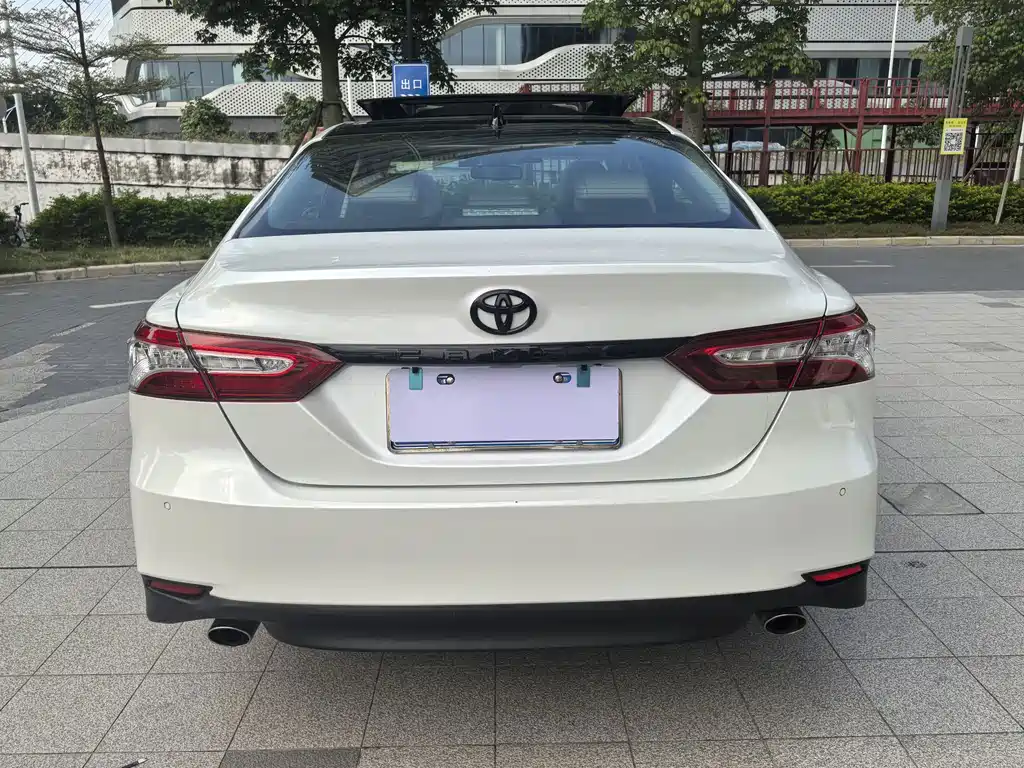 Toyota Camry — фото 4