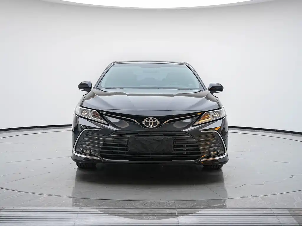 Toyota Camry — фото 2