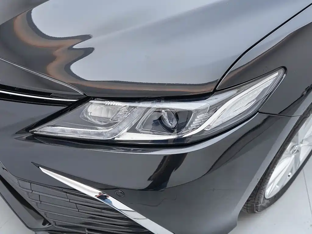 Toyota Camry — фото 17