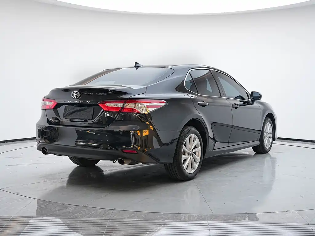 Toyota Camry — фото 19