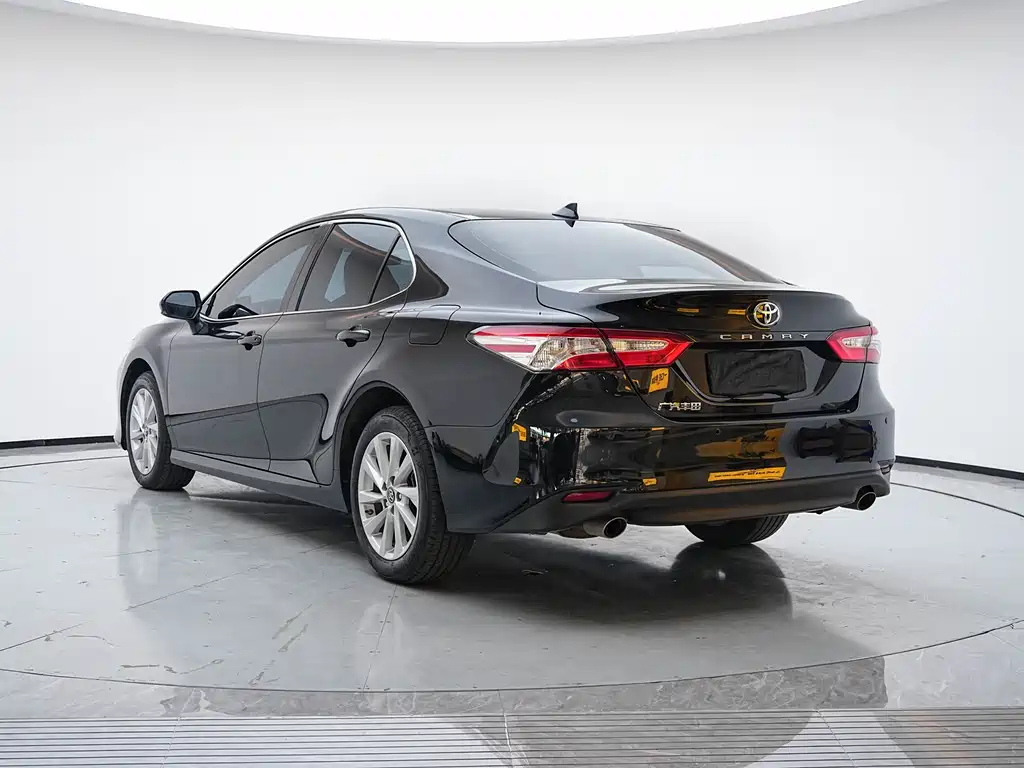 Toyota Camry — фото 20