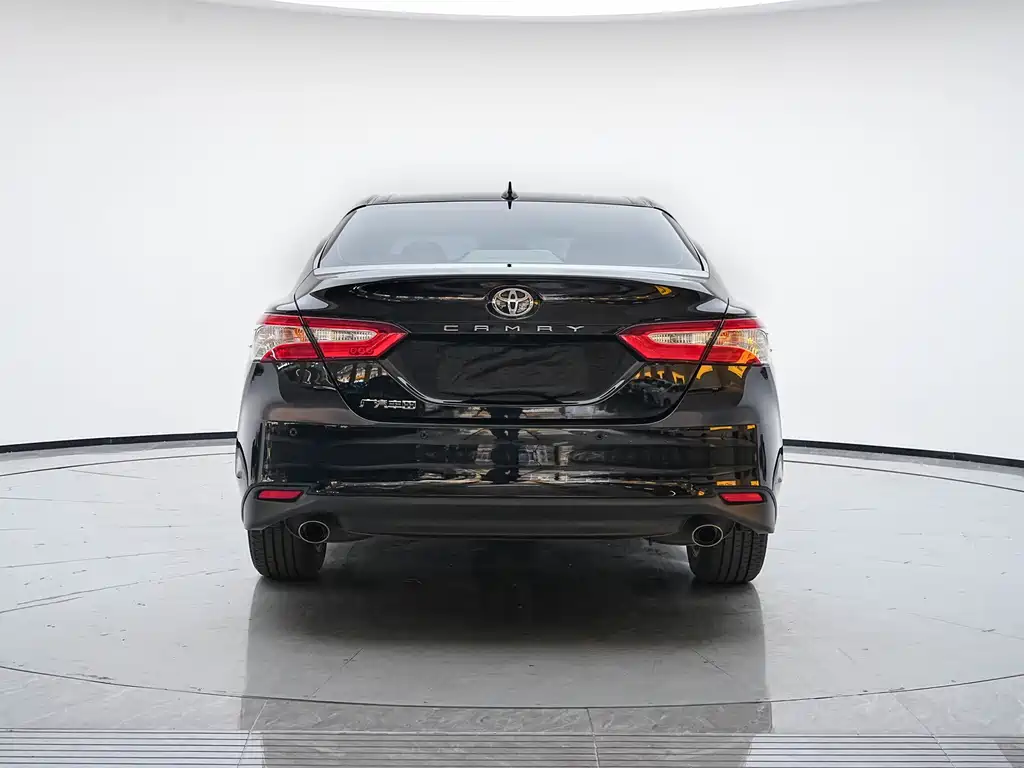 Toyota Camry — фото 22