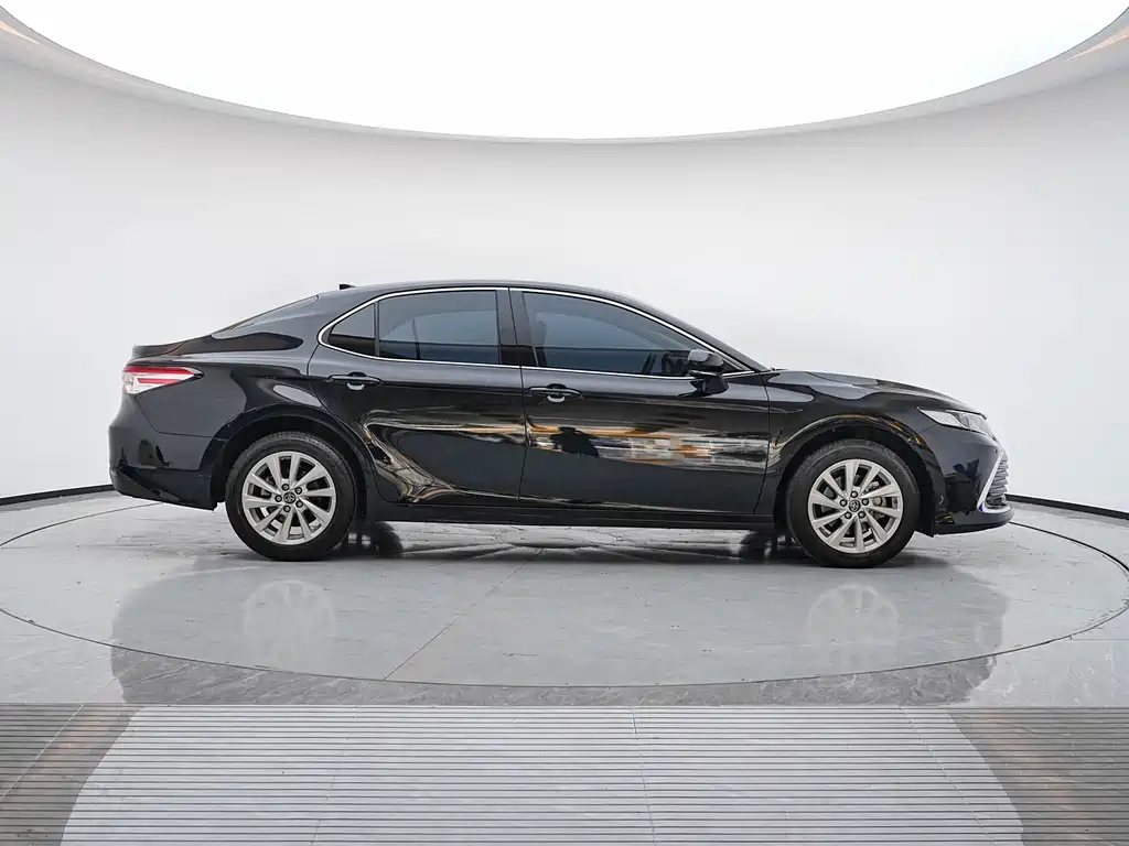Toyota Camry — фото 4