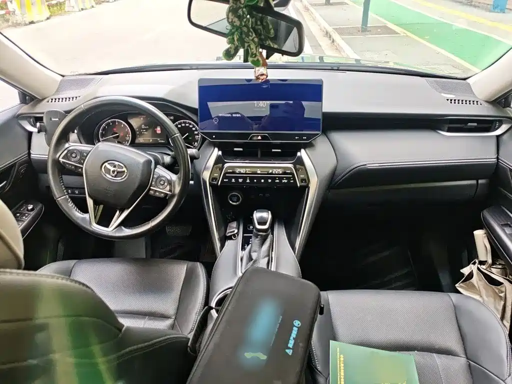 Toyota Harrier — фото 13