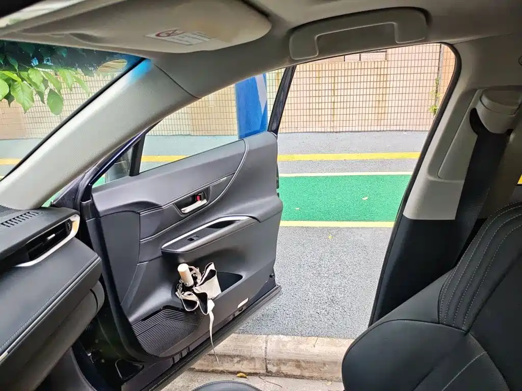 Toyota Harrier — фото 18