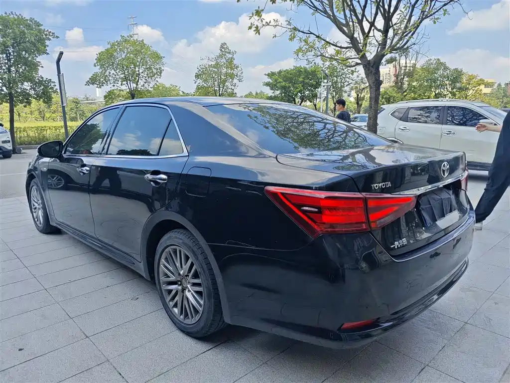 Toyota Crown — фото 3