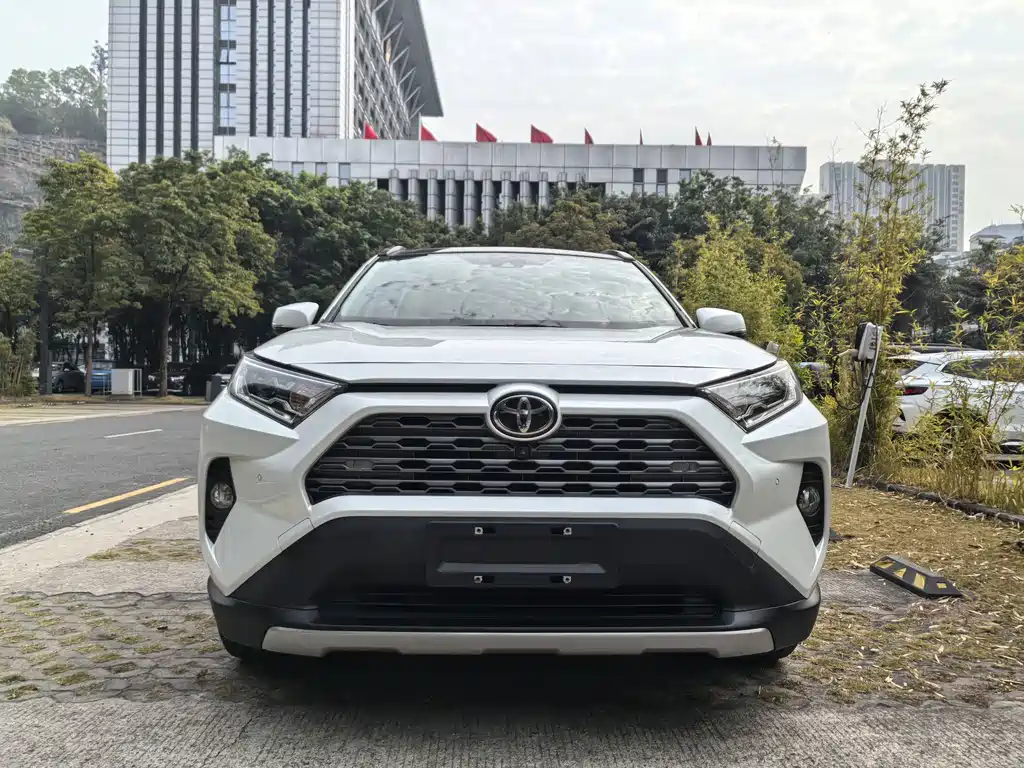 Toyota RAV4 — фото 3