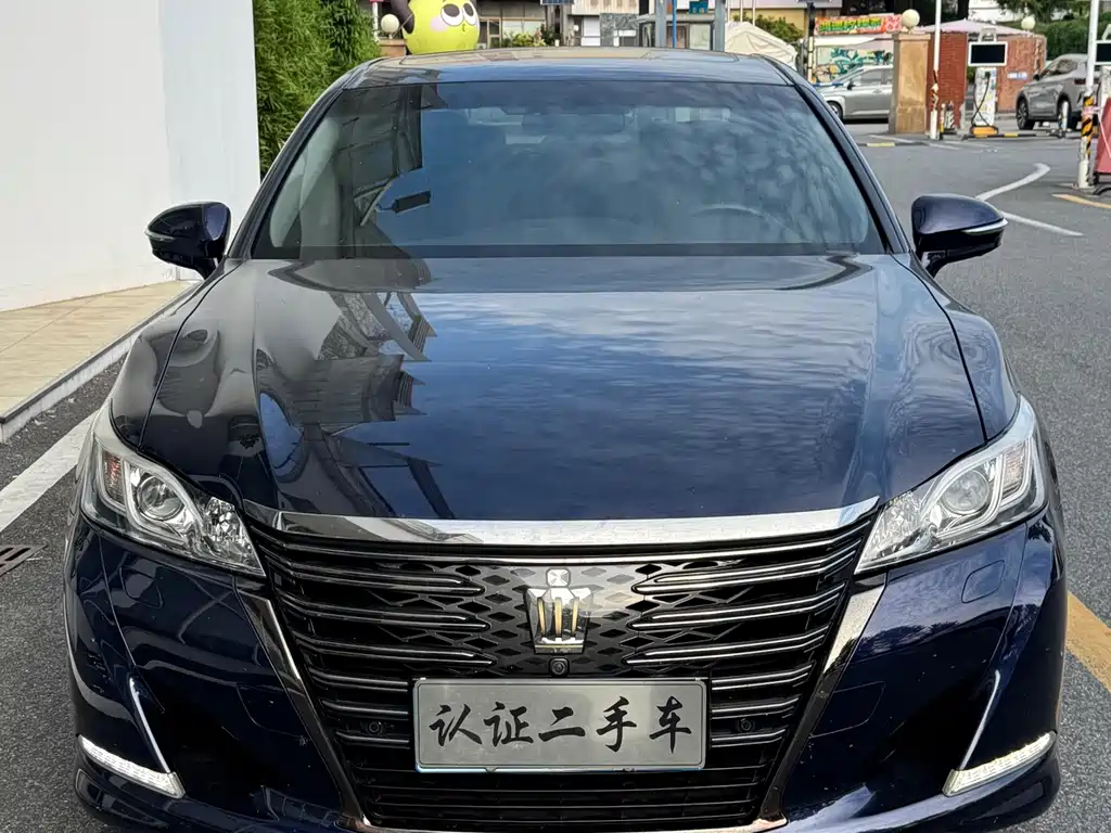 Toyota Crown — фото 2