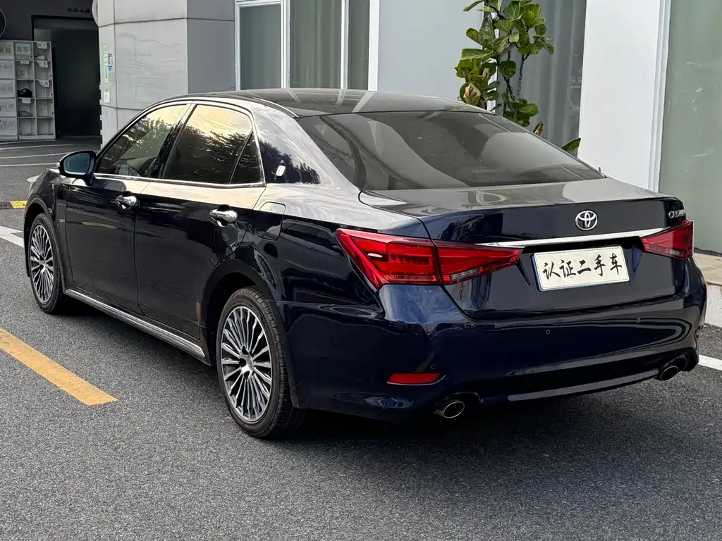 Toyota Crown — фото 17