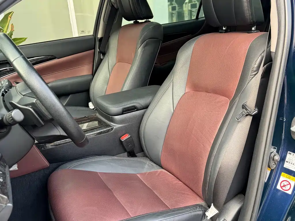 Toyota Crown — фото 10