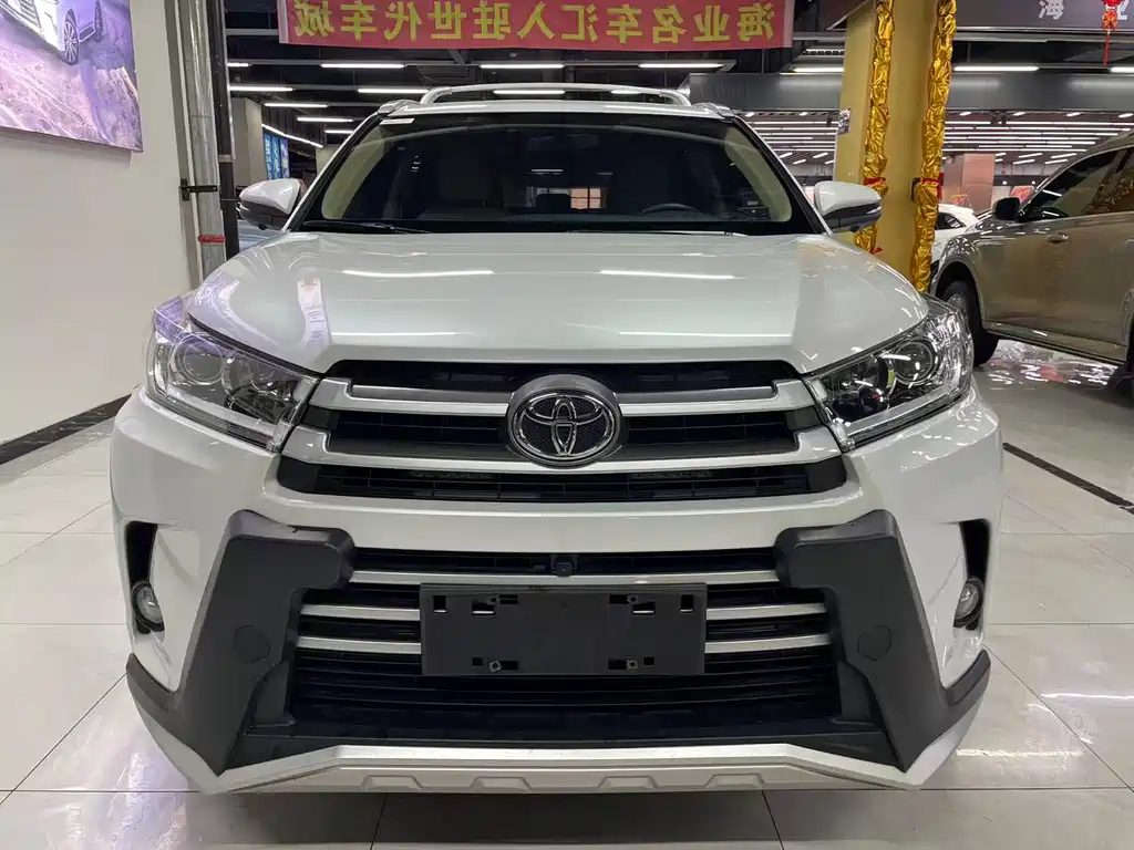 Toyota Highlander — фото 2