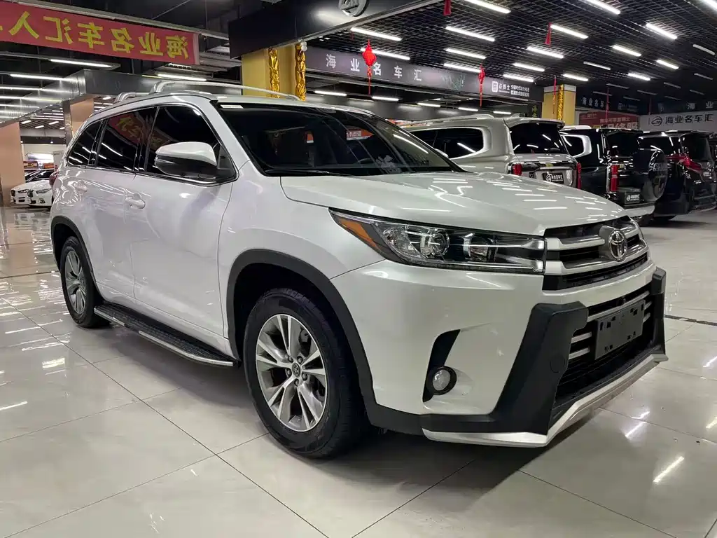 Toyota Highlander — фото 3