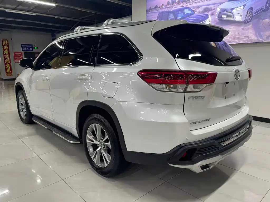 Toyota Highlander — фото 4