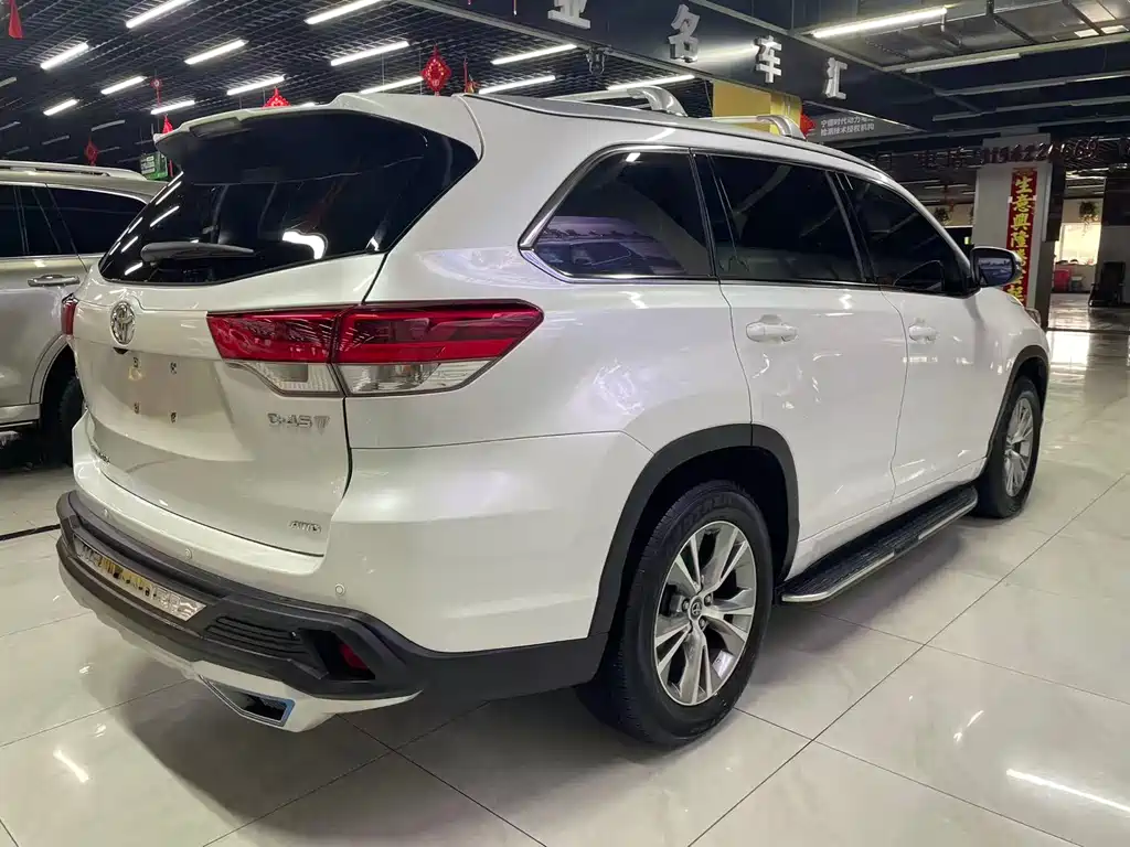 Toyota Highlander — фото 6