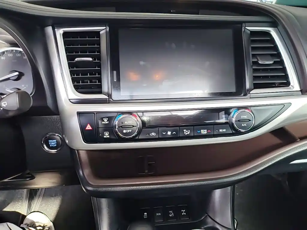Toyota Highlander — фото 13