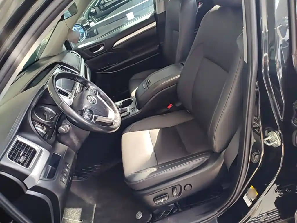 Toyota Highlander — фото 15