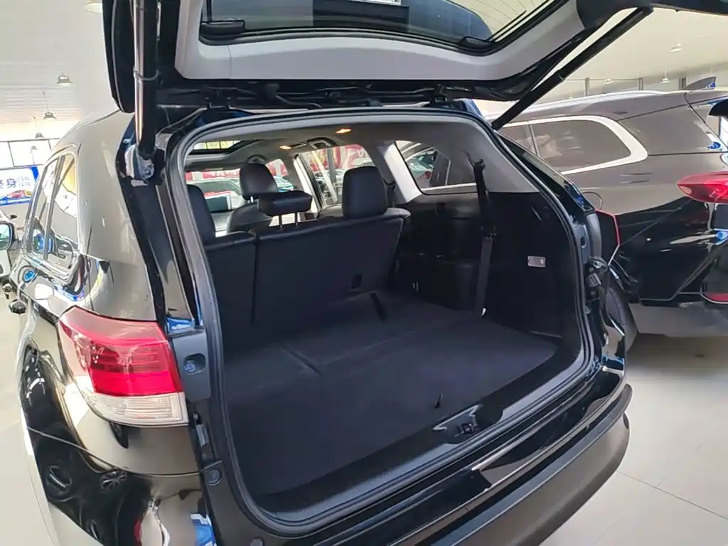 Toyota Highlander — фото 19