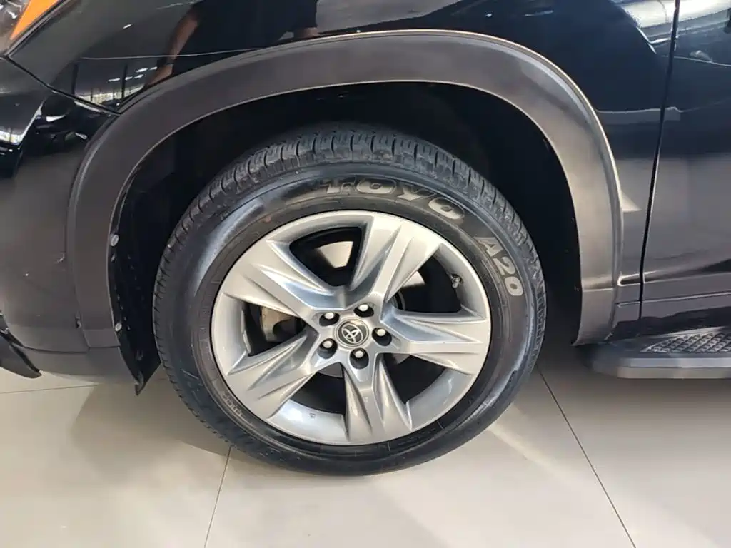 Toyota Highlander — фото 23