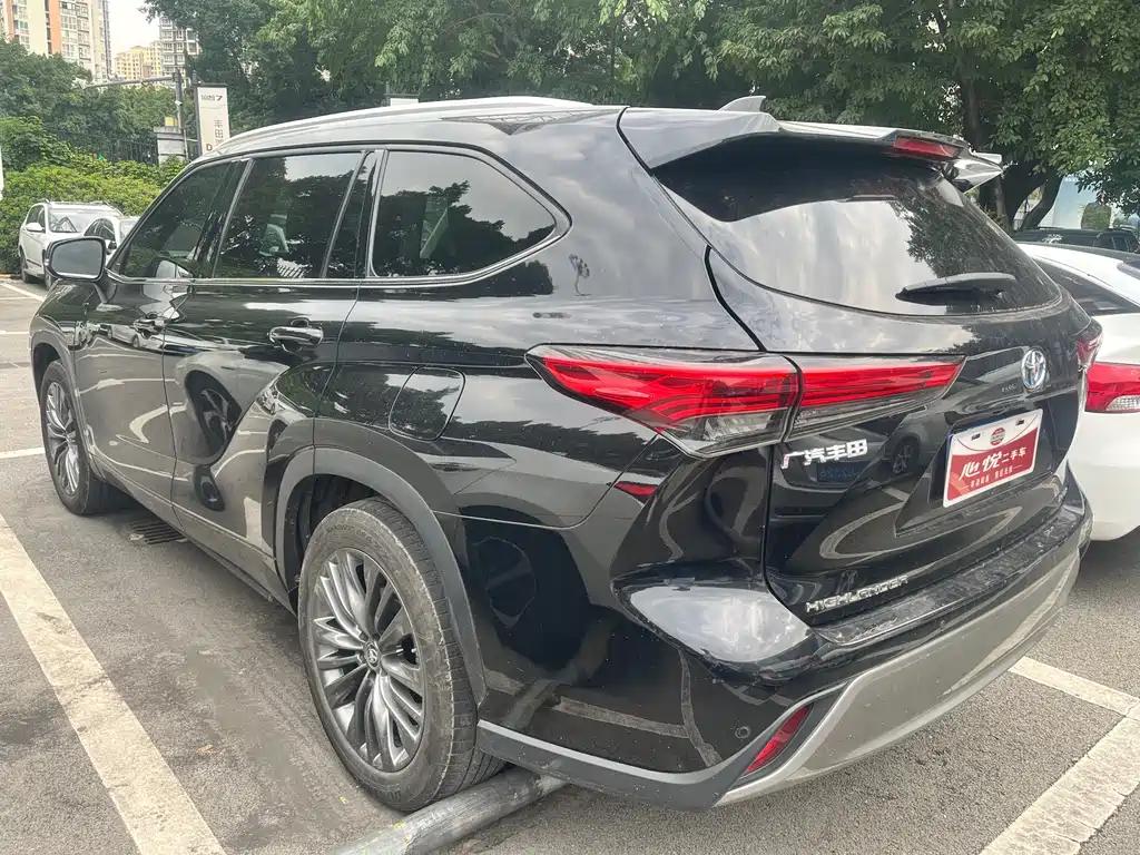 Toyota Highlander — фото 8