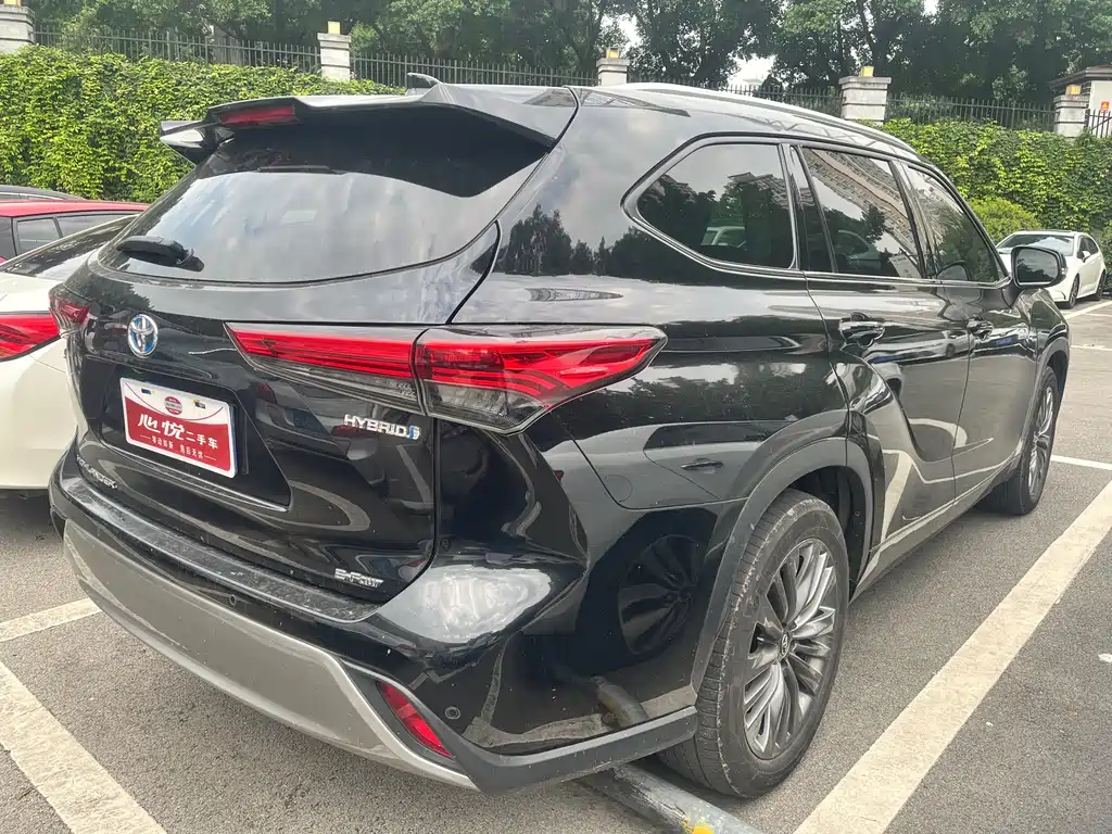 Toyota Highlander — фото 10