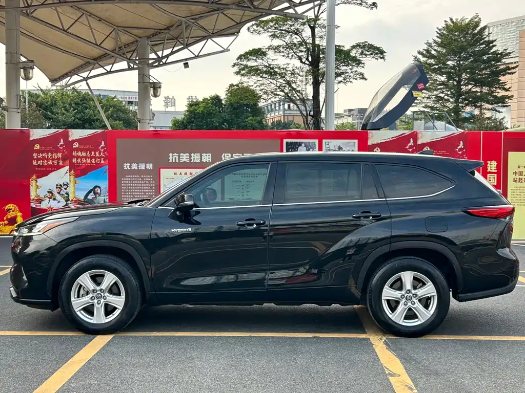 Toyota Highlander — фото 30