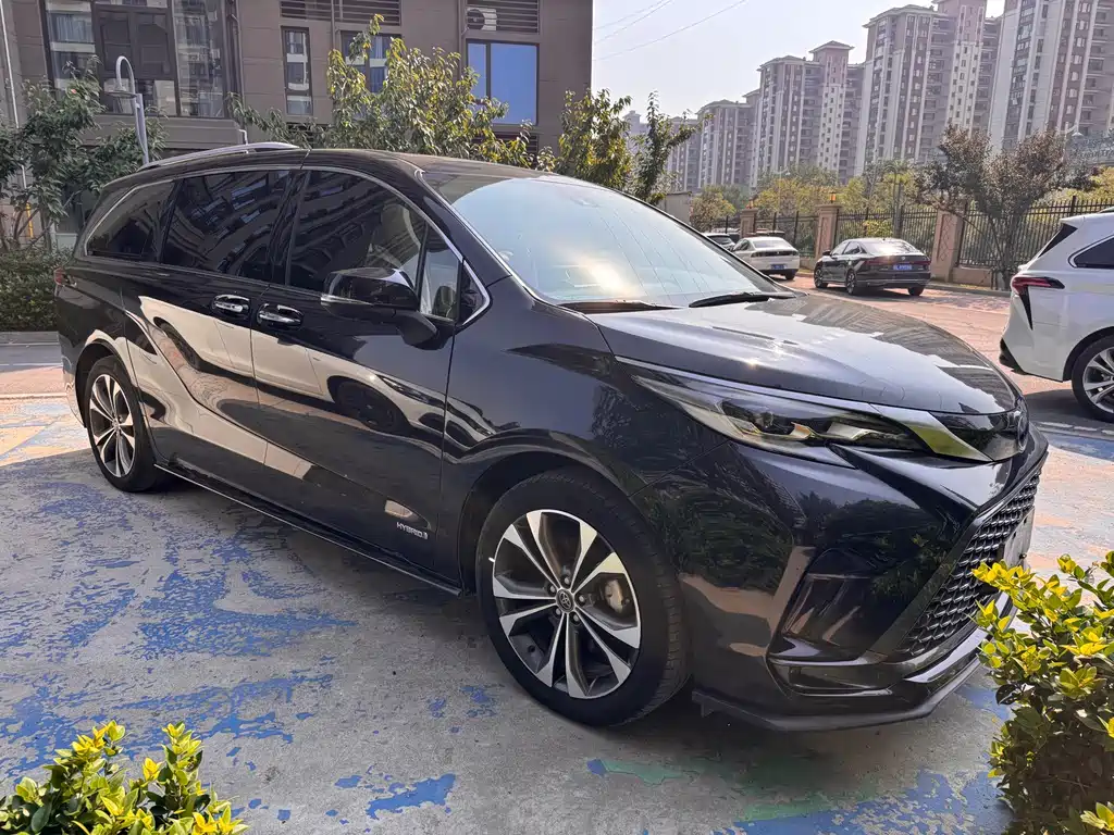 Toyota Granvia — фото 3