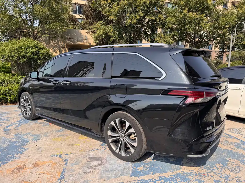 Toyota Granvia — фото 4
