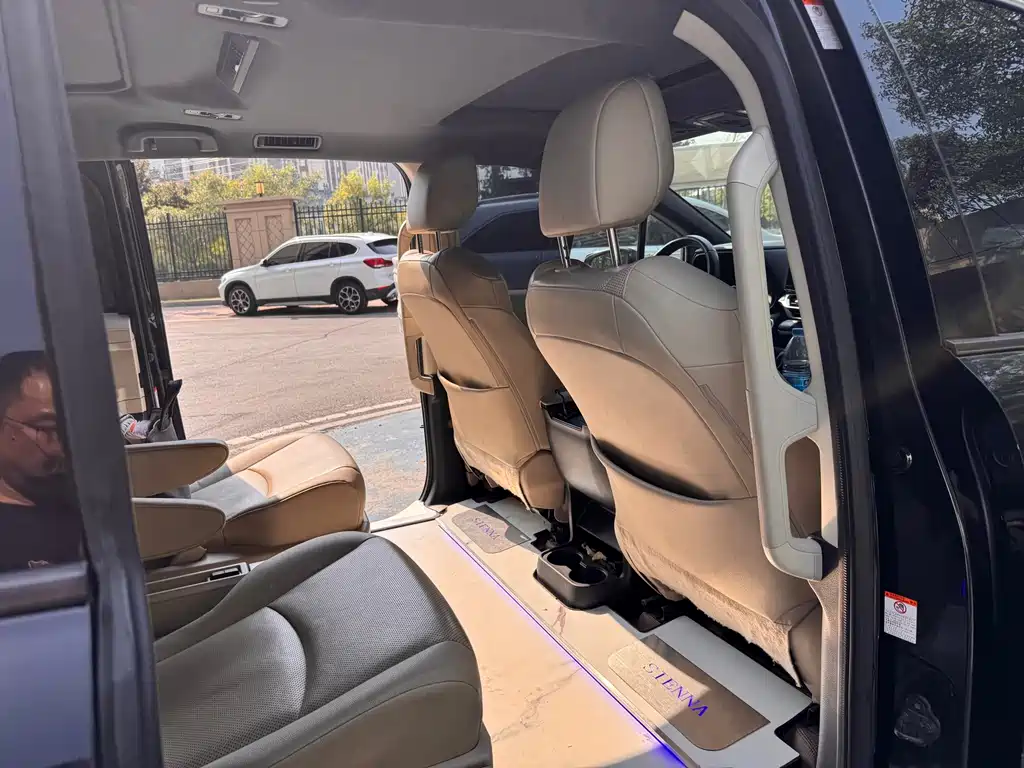 Toyota Granvia — фото 8