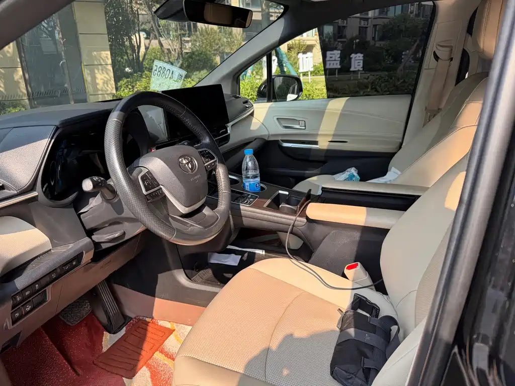 Toyota Granvia — фото 9