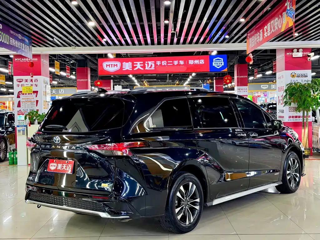 Toyota Granvia — фото 4