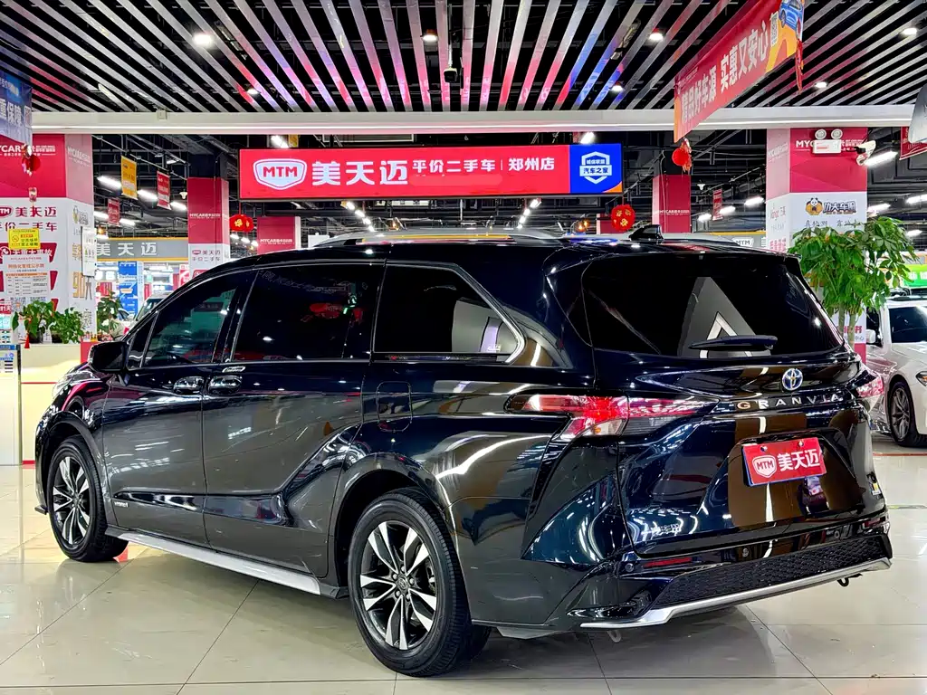 Toyota Granvia — фото 6