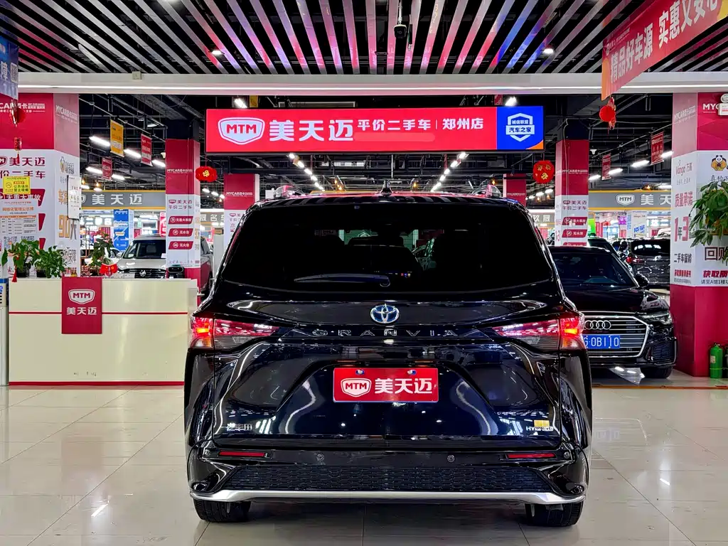 Toyota Granvia — фото 7
