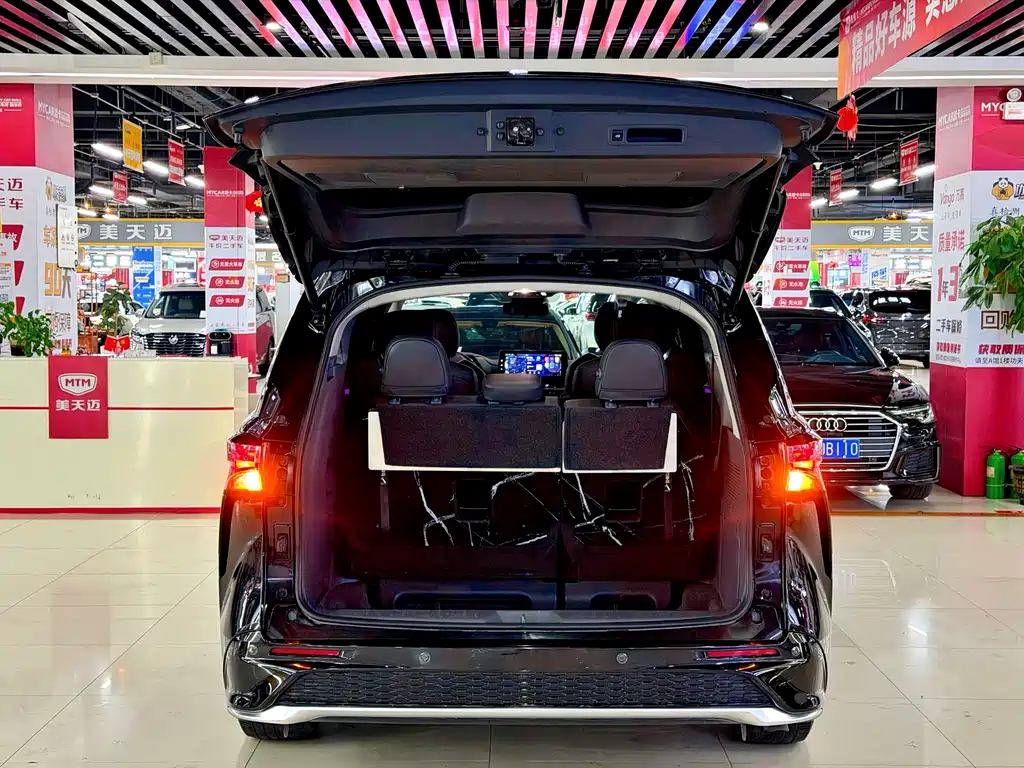 Toyota Granvia — фото 8