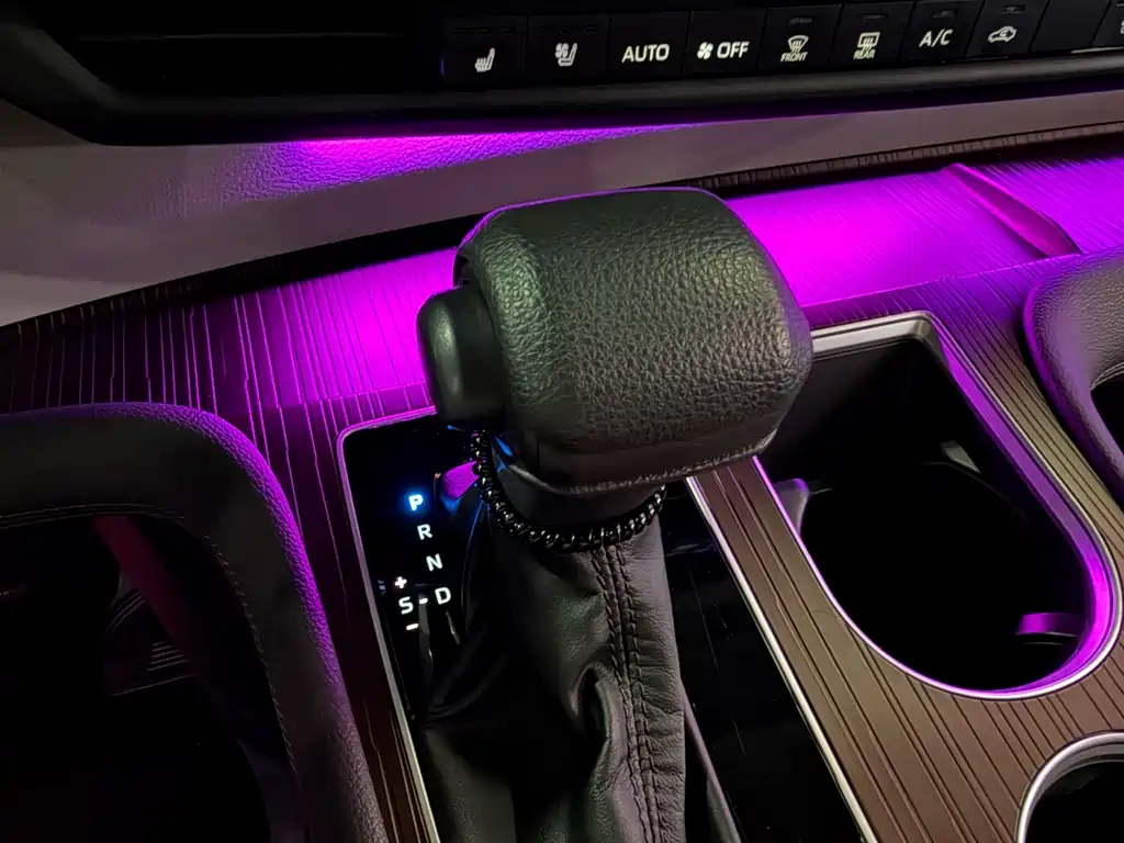 Toyota Granvia — фото 10
