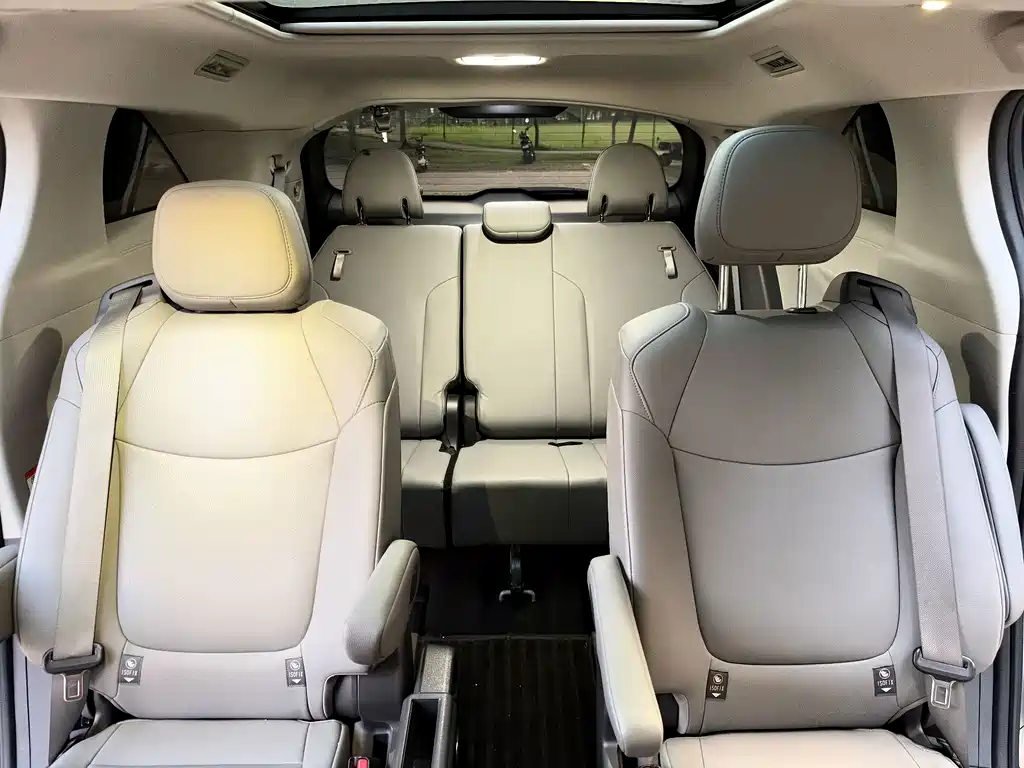 Toyota Granvia — фото 23