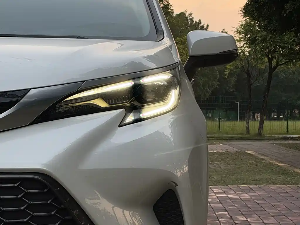Toyota Granvia — фото 6
