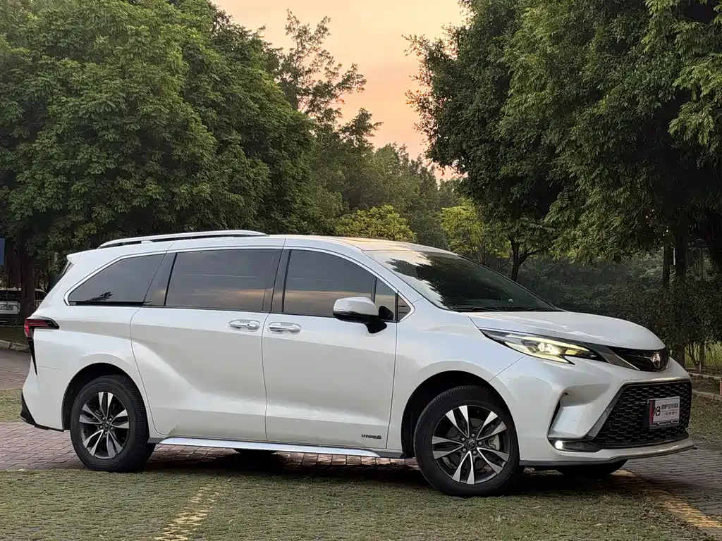 Toyota Granvia — фото 8
