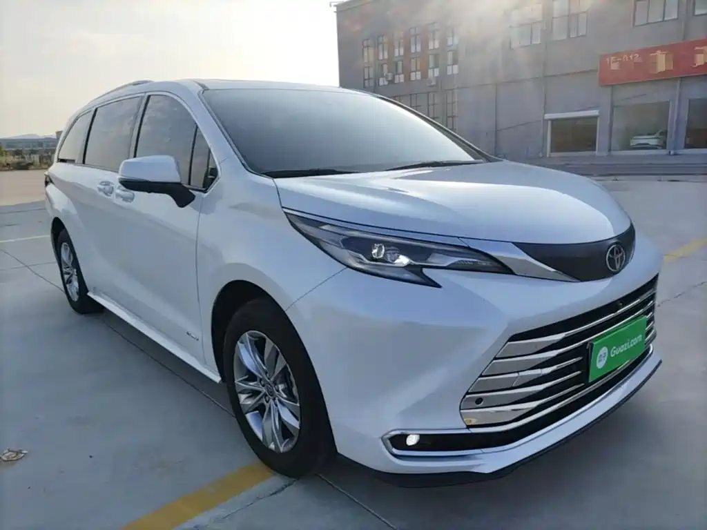 Toyota Sienna — фото 4
