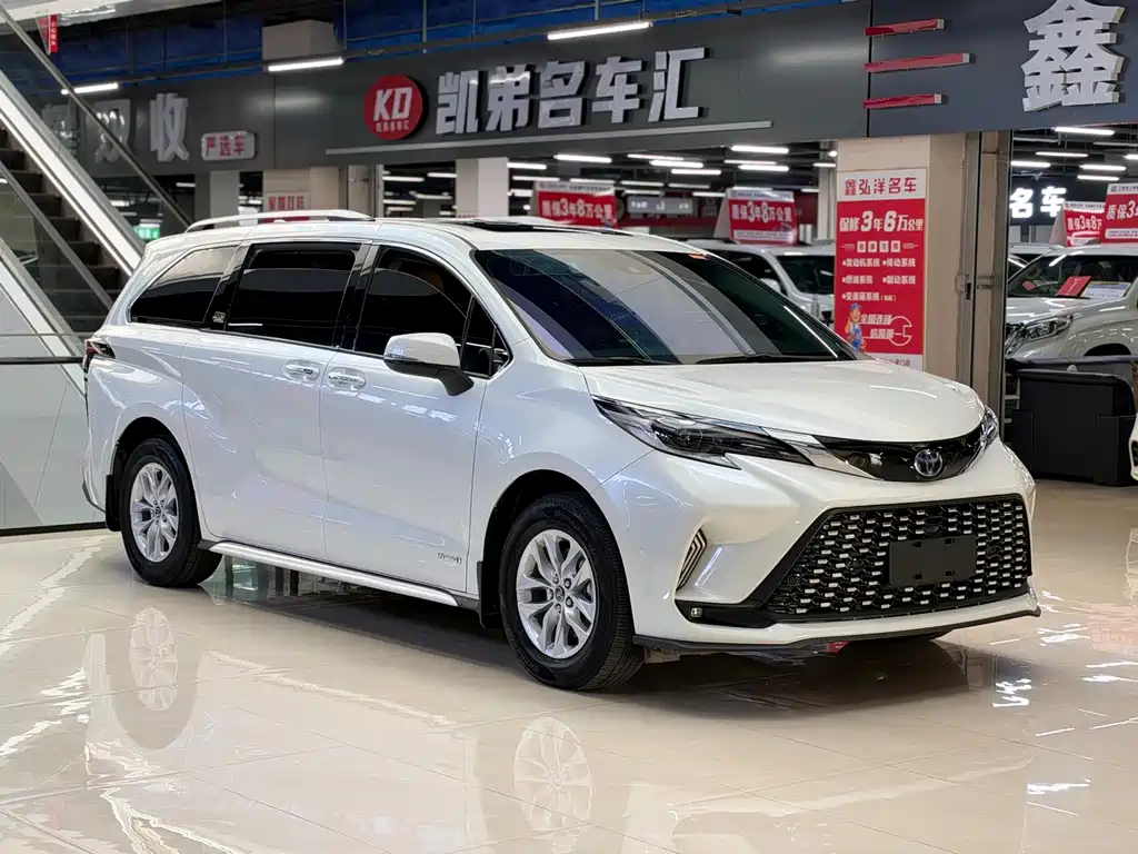 Toyota Granvia — фото 3