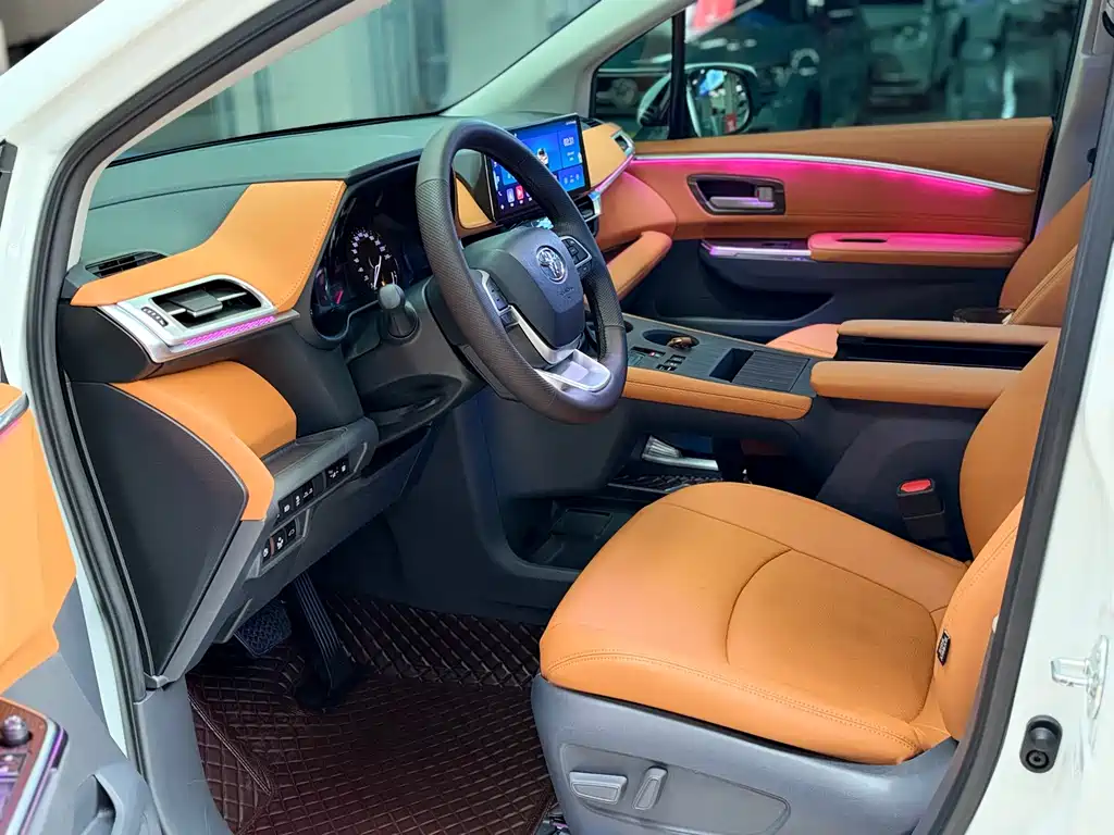 Toyota Granvia — фото 4