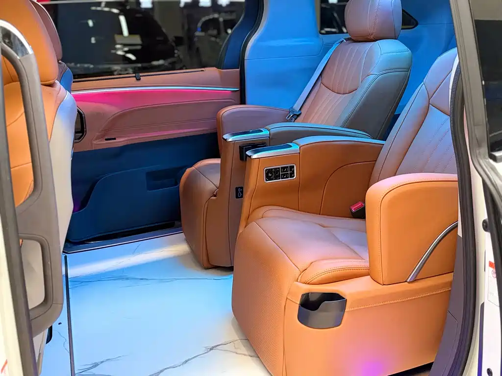 Toyota Granvia — фото 5