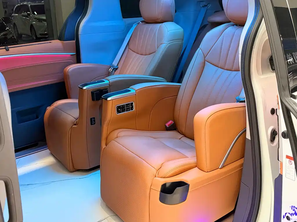Toyota Granvia — фото 9