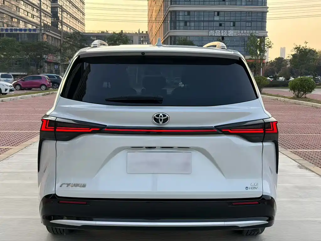 Toyota Sienna — фото 8