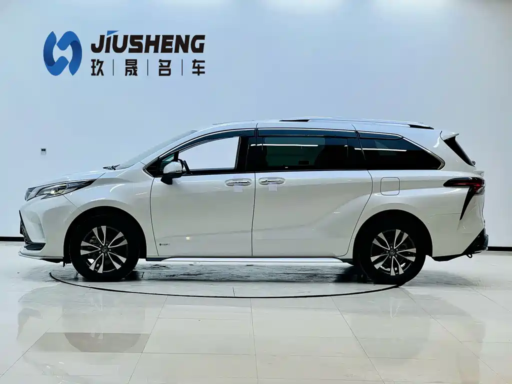 Toyota Granvia — фото 2