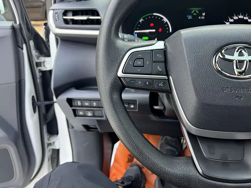 Toyota Granvia — фото 19