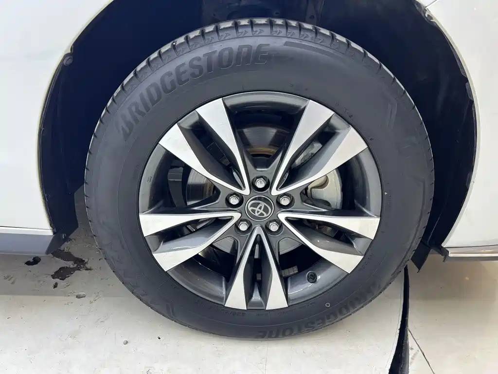 Toyota Granvia — фото 9