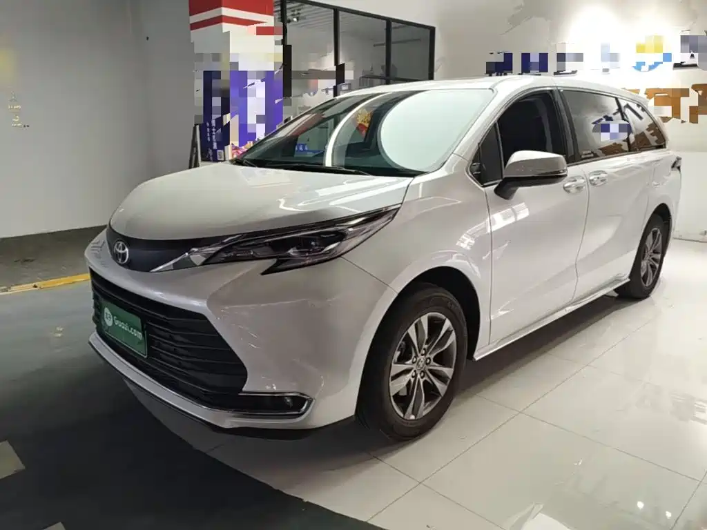 Toyota Sienna — фото 2