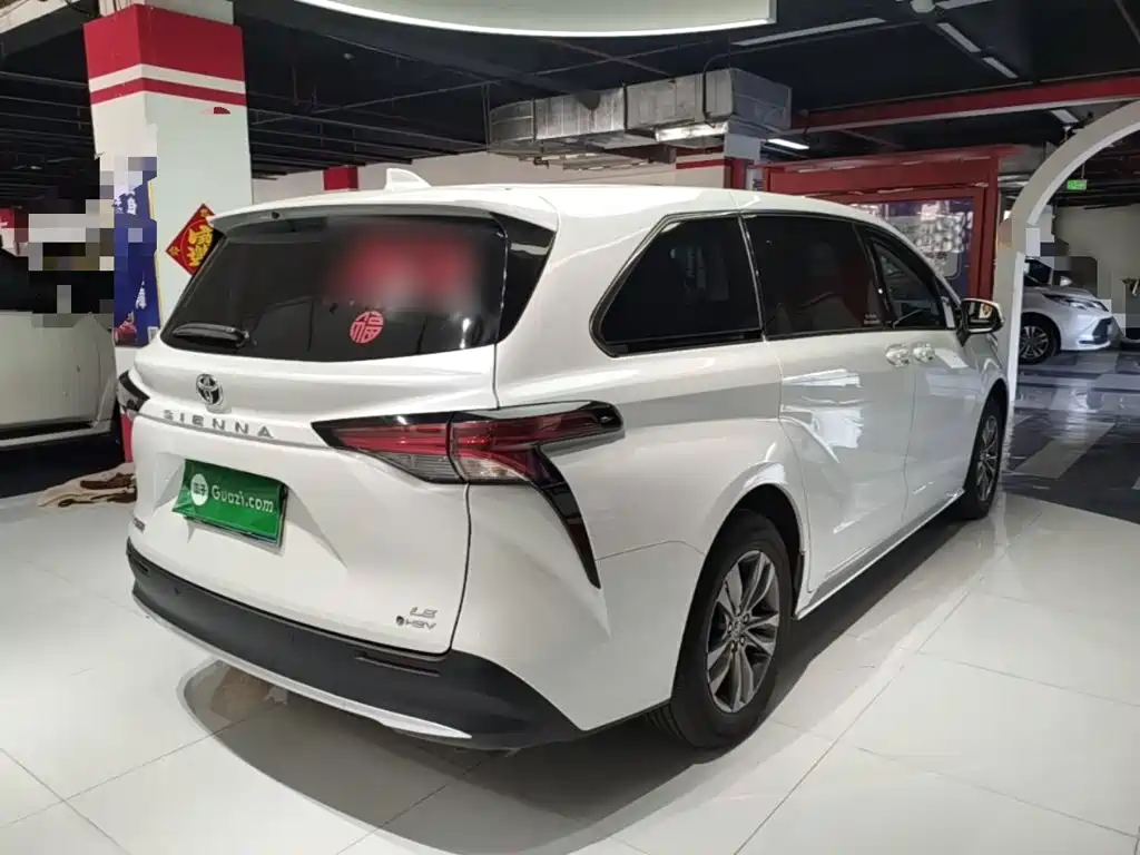 Toyota Sienna — фото 7